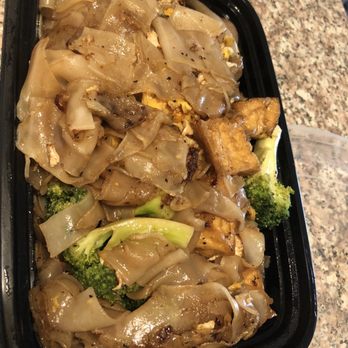 Srisiam Thai Kitchen - 69. Pad See Ew - Thai Near Me - Arcadia, California Srisiam Thai Kitchen - 69. Pad See Ew - Thai Near Me - Arcadia, California