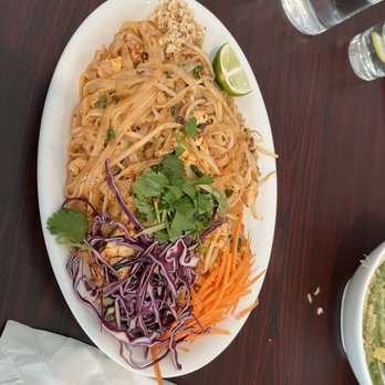 Broccoli - Pad Thai - Chicken - Asian Fusion Near Me - Schiller Park, Illinois Broccoli - Pad Thai - Chicken - Asian Fusion Near Me - Schiller Park, Illinois