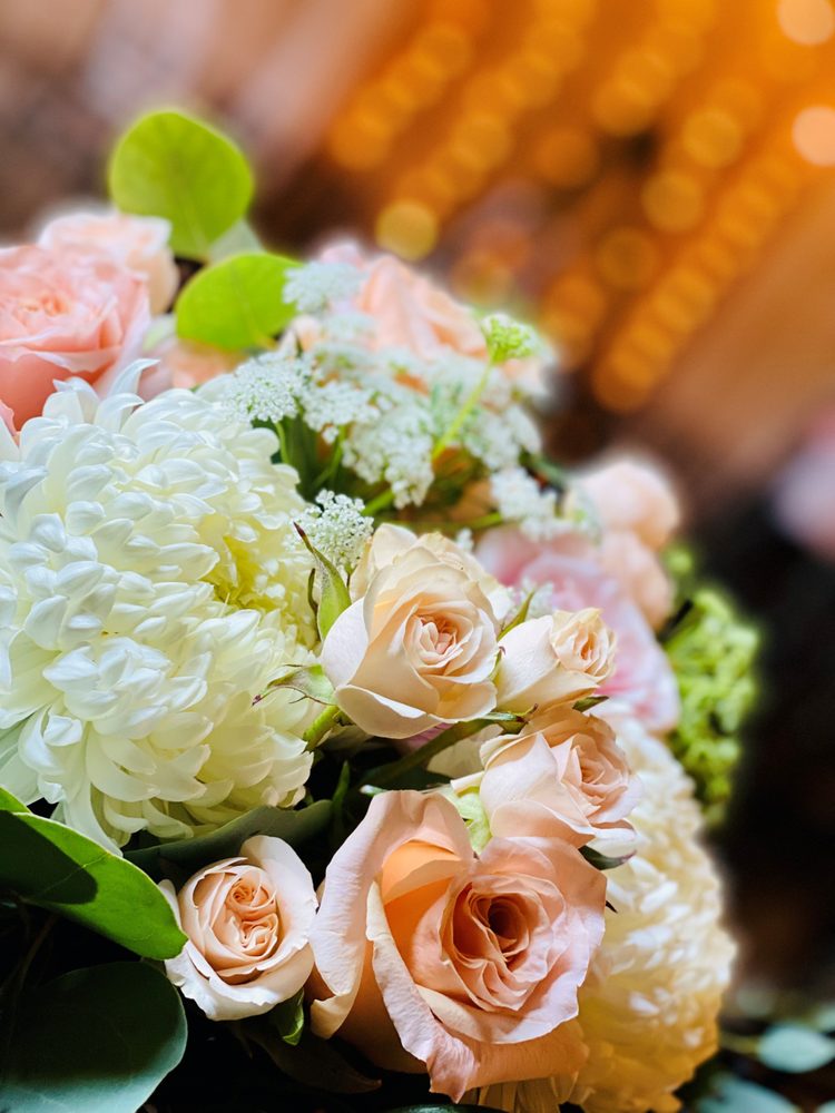 HILLTOP FLORIST Updated September 2024 17 Photos 885 E Madison Ave, Mankato, Minnesota