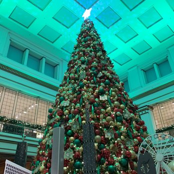 Macy's - Walnut Room Christmas tree - green - Department Stores Near Me - Chicago, Illinois