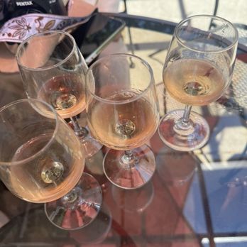Elliston Vineyards - Peach mango sparkling wine sample - Wineries Near Me - Sunol, California