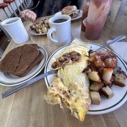 Capitol Diner - Corned beef hash omelette