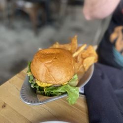 Briar Common Brewery + Eatery - Cheeseburger & Chips