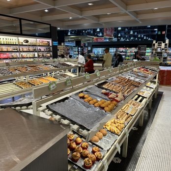 La Comer - Bakery - International Grocery Near Me - Manzanillo, COL