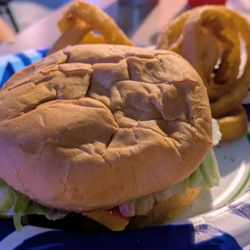 Wasta Bar - Cheeseburger and onion rings