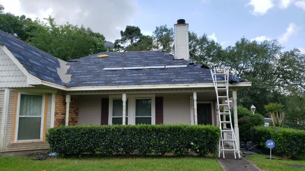 Slide of Tres Coronas Roofing