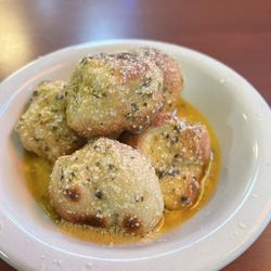 Stefano's Pizzeria & Restaurant - The garlic knots, swimming in butter (margarine, I think)