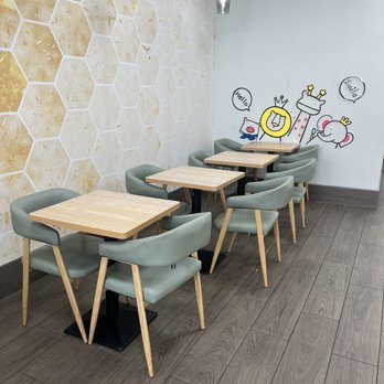 Bee Bubble Tea - Nice seating - Bubble Tea Near Me - Yonkers, New York