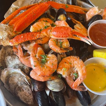Fuller's Raw Bar - Steamed platter - Seafood Near Me - Hampton, Virginia