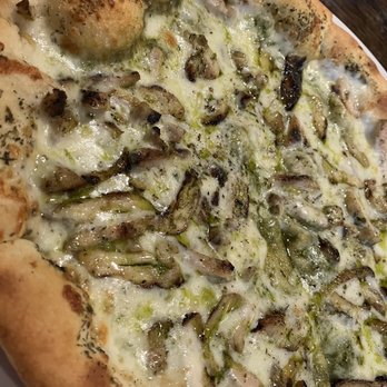 Due Amici - Chicken Pesto pizza - Italian Near Me - Columbus, Ohio