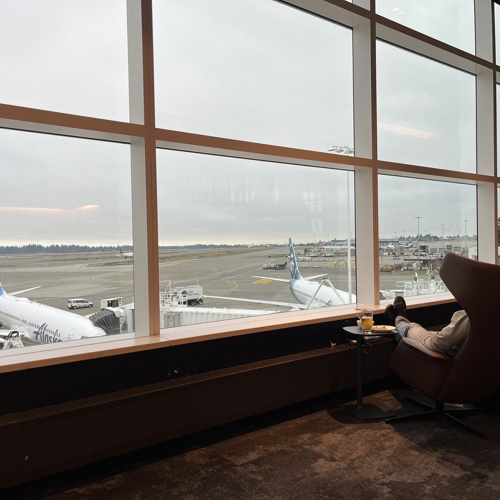 Alaska Airlines Lounge - Concourse D - Lounge at Concourse N - Airport Lounges Near Me - Seattle, Washington