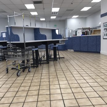 Oasis Laundromat - The new folding tables. - Laundromat Near Me - Henderson, Nevada Oasis Laundromat - The new folding tables. - Laundromat Near Me - Henderson, Nevada