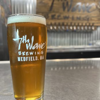 7th Wave Brewing - a pint of beer - Breweries Near Me - Medfield, Massachusetts