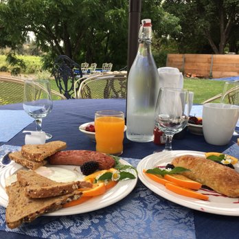 River Belle Inn - A gourmet breakfast served outside. - Hotels Near Me - Healdsburg, California River Belle Inn - A gourmet breakfast served outside. - Hotels Near Me - Healdsburg, California