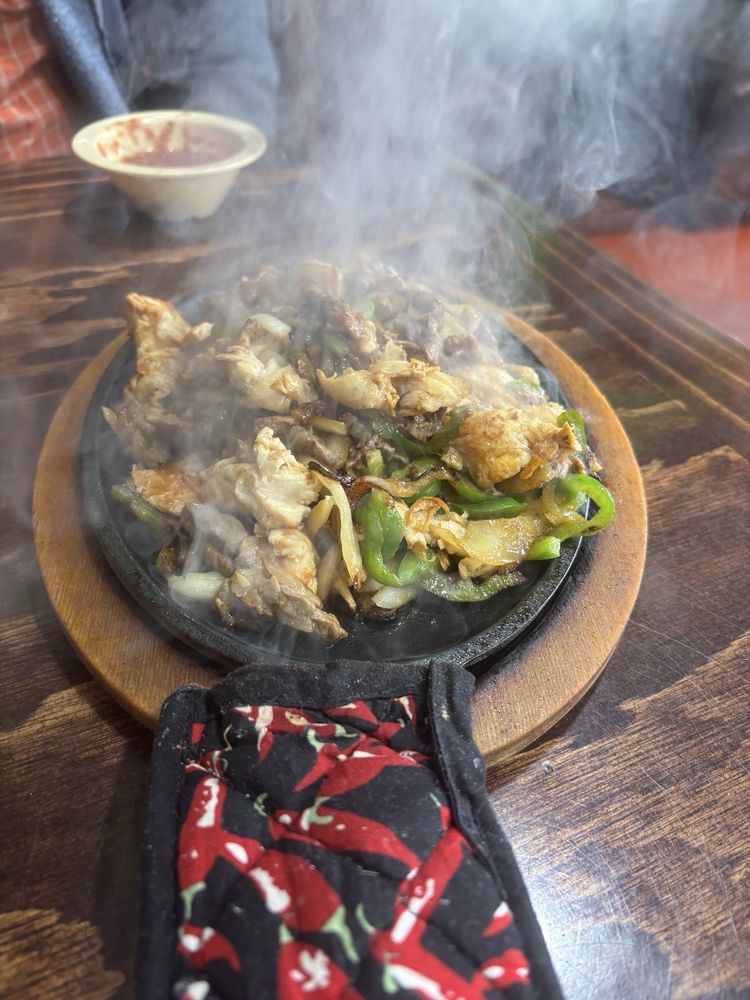 3 Potrillos Mexican Restaurant And Cantina Logo