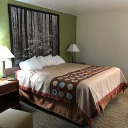 Super 8 by Wyndham Cave City - Very comfy king bed