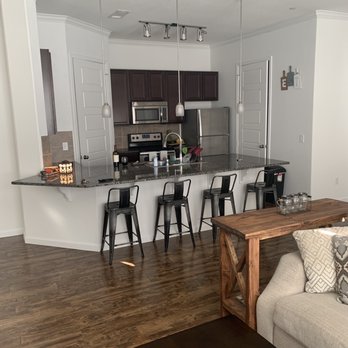 Berkshire Jones Forest Apartments - Kitchen with a massive countertop - Apartments Near Me - Conroe, Texas