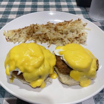 Daisy Mae’s - Crab Cake Benedict - Breakfast & Brunch Near Me - New Orleans, Louisiana Daisy Mae’s - Crab Cake Benedict - Breakfast & Brunch Near Me - New Orleans, Louisiana