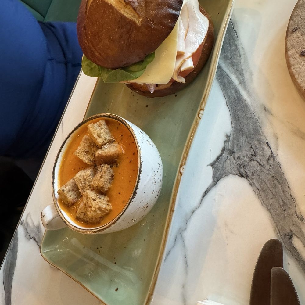Chiqueolatte - Turkey and Havarti Sandwich - Coffee & Tea Near Me - Chicago, Illinois