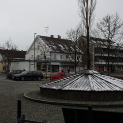 Metzgerei Schnepf - Am August-Hörman-Platz gibt es Parkplätze. Außer Freitag Vormittag, da ist hier Wochenmarkt.