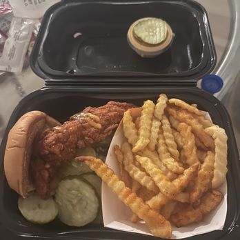 Dave's Hot Chicken - Chicken Sandwich with fries - Chicken Shop Near Me - El Cajon, California Dave's Hot Chicken - Chicken Sandwich with fries - Chicken Shop Near Me - El Cajon, California