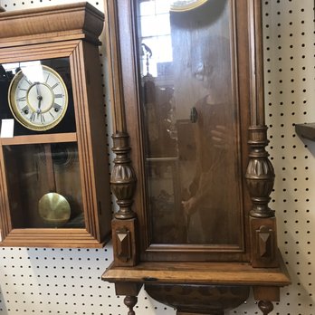 Lafayette School House Antique Mall - clock - Antiques Near Me - Lafayette, Oregon
