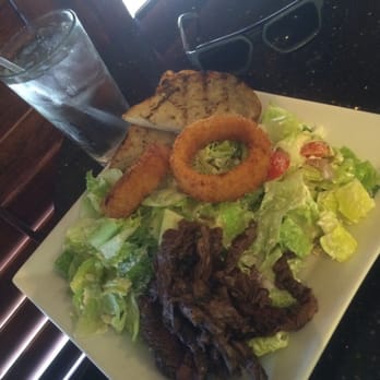 Daily Grill - This salad was amazing!! Steak salad - American Near Me - Burbank, California