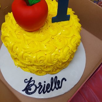 Pin Up Cakes - My Snow White theme cake for my daughter's 1st birthday - Patisserie/Cake Shop Near Me - Whittier, California