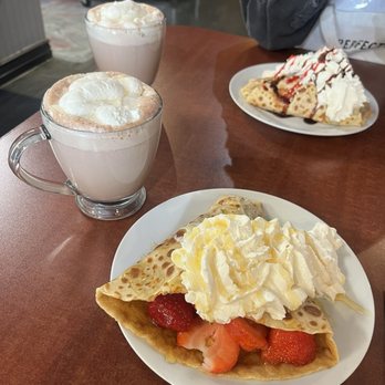 Cupz N' Crepes - Strawberries & Honey - Coffee & Tea Near Me - Ahwatukee, Arizona
