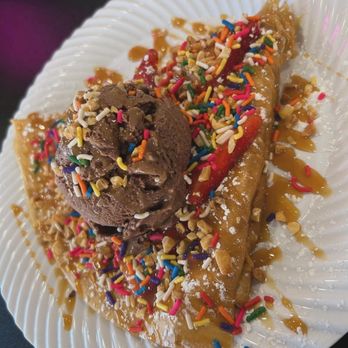 Dessert Lab - Strawberry Crepe with caramel drizzle - Ice Cream & Frozen Yogurt Near Me - Richardson, Texas