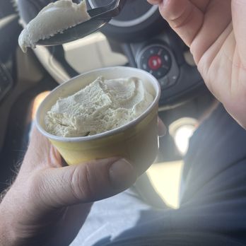 Dubai & Dips - Vanilla gelato - Desserts Near Me - Houston, Texas
