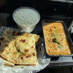 Buttered chicken & Garlic Naan bread