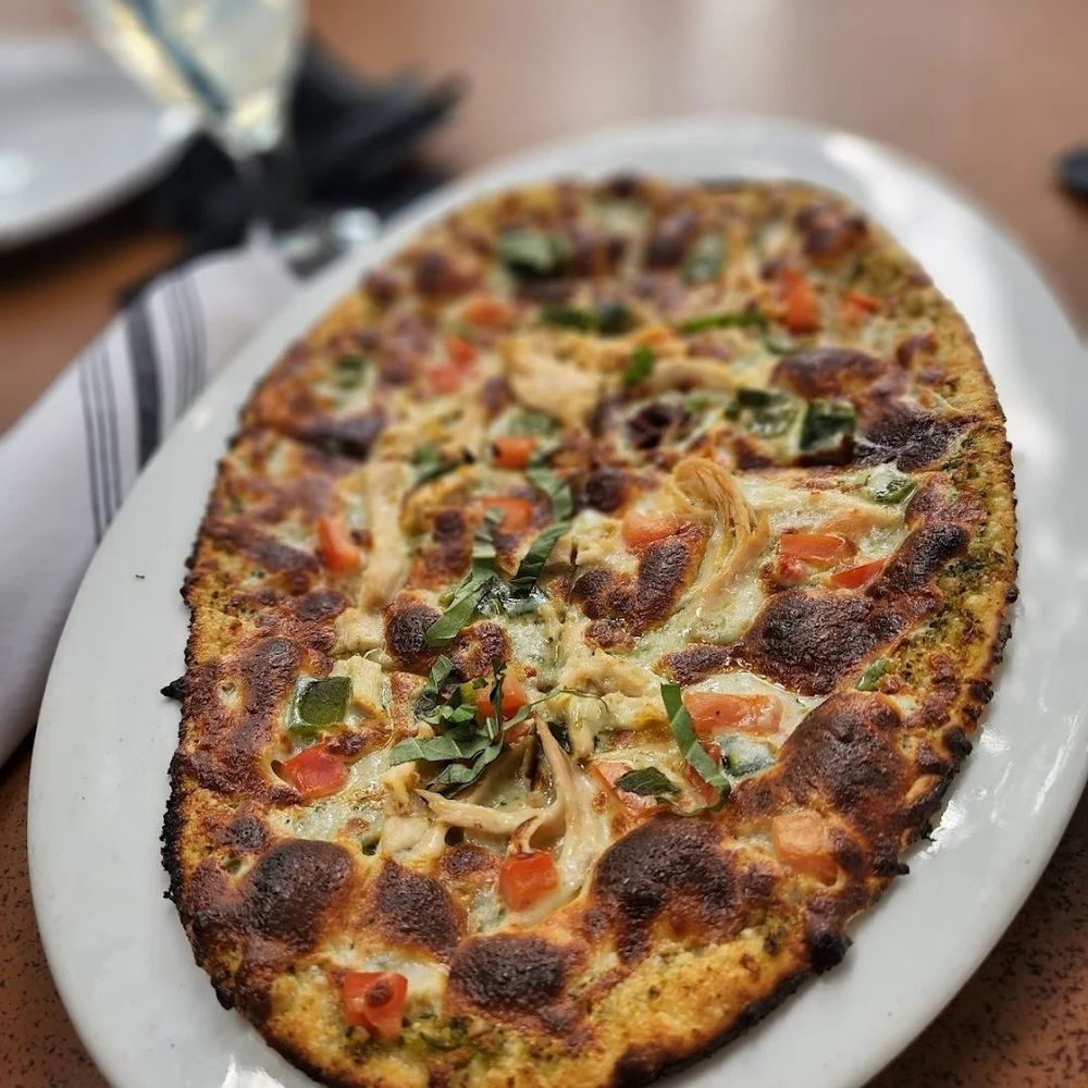 Roaring Fork - Chicken Flatbread - New American Near Me - Austin, Texas Roaring Fork - Chicken Flatbread - New American Near Me - Austin, Texas
