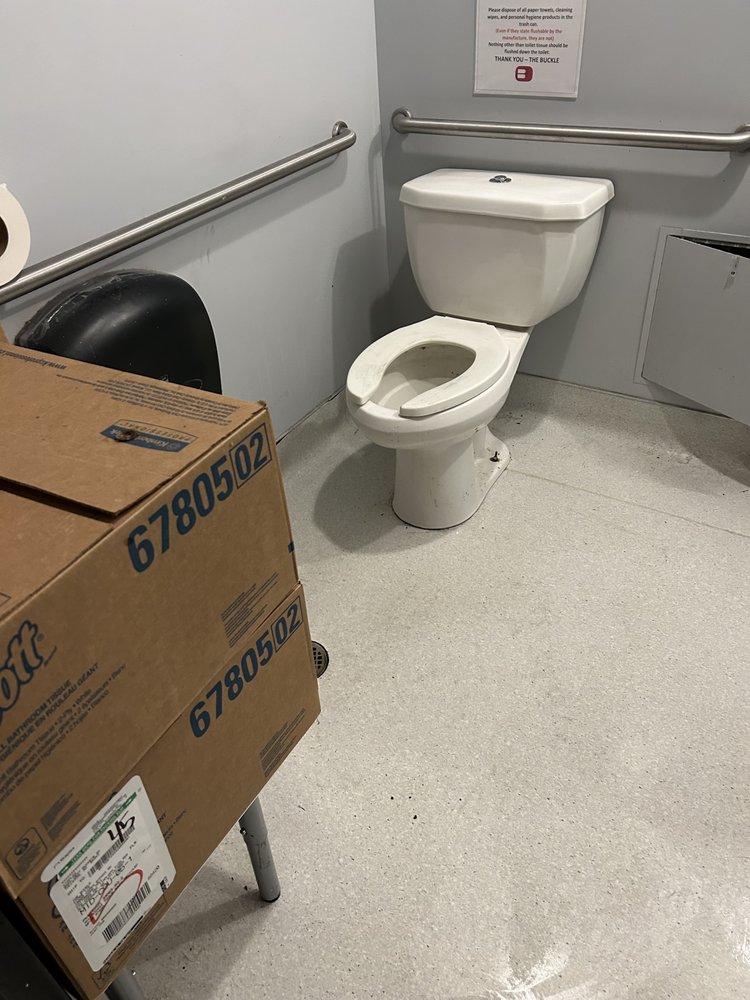 Slide of Handyman services by Abel Cruz