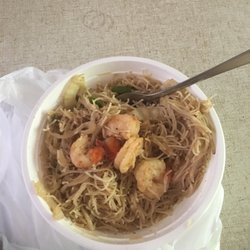 Fresh Noodle - Lemongrass prawn and noodle. A total of 3.5 prawns in mostly tasteless noodle clump