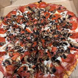 Pepperoni mushroom pizza