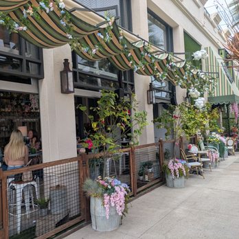 Queenstown Village - Cute decor - Burgers Near Me - La Jolla, California