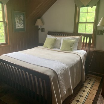Paddlers Lane Retreat - Bedroom - Vacation Rentals Near Me - Confluence, Pennsylvania Paddlers Lane Retreat - Bedroom - Vacation Rentals Near Me - Confluence, Pennsylvania