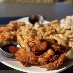 Islamorada Fish Company - Fried Seafood Combo Basket