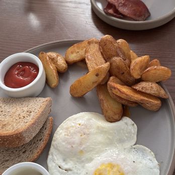 Pergola - 2 eggs breakfast - Coffee & Tea Near Me - Philadelphia, Pennsylvania