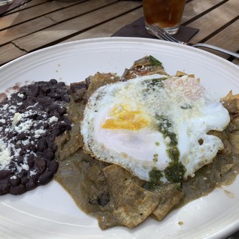 Meso Maya Comida y Copas - Chilaquiles tradicionales verde. They will make it without meat for vegetarians. - Mexican Near Me - Dallas, Texas
