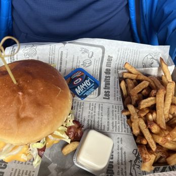 Le Shack - Mac burger - Burgers Near Me - Mont-Tremblant, Quebec Le Shack - Mac burger - Burgers Near Me - Mont-Tremblant, Quebec
