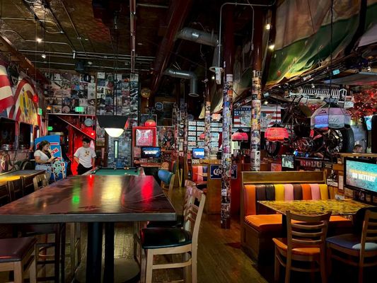 Barney's Beanery by null