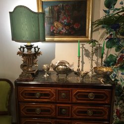 Fecarotta - Eleganti arredi con oggetti d'arte siciliani ed europei