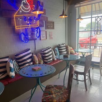 Humble: Simply Good Pies - Cute interior - Desserts Near Me - Dallas, Texas Humble: Simply Good Pies - Cute interior - Desserts Near Me - Dallas, Texas