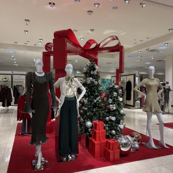 Neiman Marcus - Shoe Stores Near Me - Northbrook, Illinois