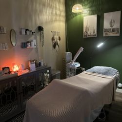 A look inside the facial lounge.