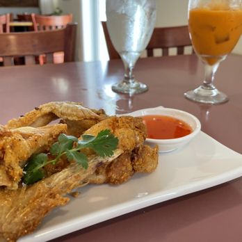 Paya Thai Curry - Fried chicken wings appetizer and Thai tea - Thai Near Me - Venice, Florida Paya Thai Curry - Fried chicken wings appetizer and Thai tea - Thai Near Me - Venice, Florida