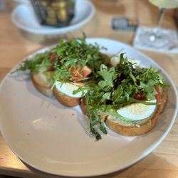 Club House - Avocado toast