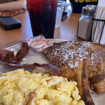 Headlines Diner And Grill - Yummy Breakfast! - American Near Me - Los Angeles, California Headlines Diner And Grill - Yummy Breakfast! - American Near Me - Los Angeles, California